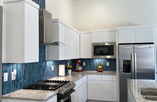 Biggs Field Casa | Contemporary Home in El Paso