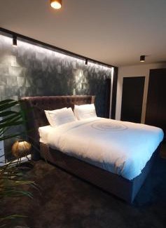 Kilsallaghan Cabina | Contemporary Dublin Suite with hot tub