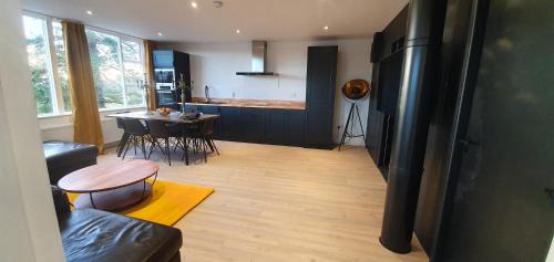 Kilsallaghan Cabina | Contemporary Dublin Suite with hot tub