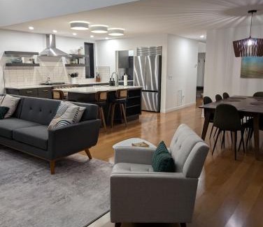 Lakeville Casa | Contemporary Lakehouse in Lakeville