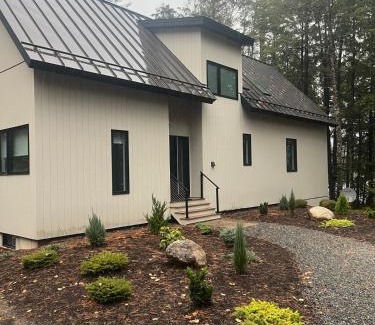 Lakeville Casa | Contemporary Lakehouse in Lakeville