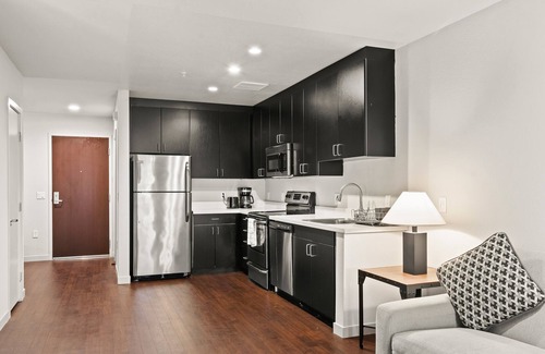 Inner Mission Casa | Contemporary large 1BR, in unit Washer/Dryer, FREE parking with all amenities!