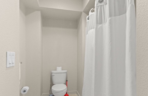 Inner Mission Casa | Contemporary large 1BR, in unit Washer/Dryer, FREE parking with all amenities!