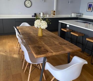 Milford Haven Casa | Contemporary living with amazing views. Pembrokeshire
