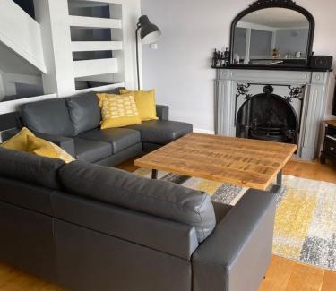 Milford Haven Casa | Contemporary living with amazing views. Pembrokeshire