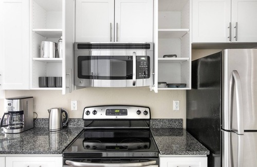 Cuernavaca Apartamento | Contemporary Mountain View 1BR w/ Pool, Gym, BBQ, by Blueground