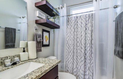 Hoffman Triangle Apartamento | Contemporary, Nestled in the heart of the City!