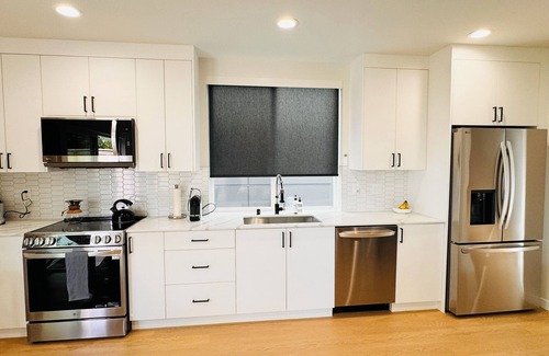 Greenwood Casa | Contemporary new 2-bedroom house in Greenwood area, Seattle with WiFi, AC
