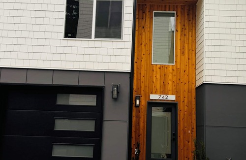 Greenwood Casa | Contemporary new 2-bedroom house in Greenwood area, Seattle with WiFi, AC