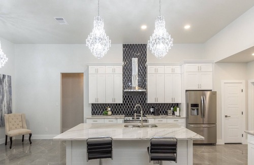 Eagle Pass Casa | CONTEMPORARY SPACIOUS STAY