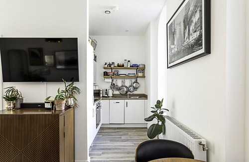 Mile End Apartamento | Contemporary Victorian Studio