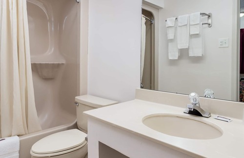 Kenner - Louis Armstrong International Airport Hotel | Contempra Inn