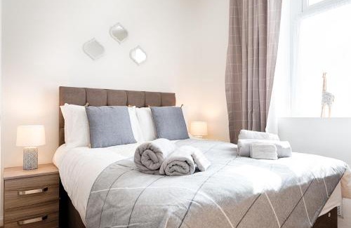Landore Apartamento | Contractor-Approved - 4 Bed - Smart TVs - Access M4