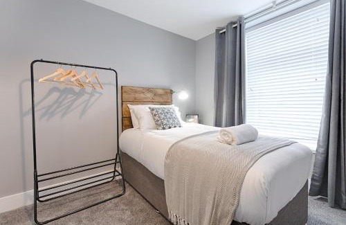 Llanelli Apartamento | Contractor Base - 3 Rooms - Smart TVs