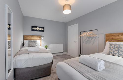 Llanelli Apartamento | Contractor Base - 3 Rooms - Smart TVs