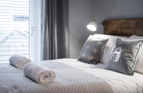 Llanelli Apartamento | Contractor Base - 3 Rooms - Smart TVs