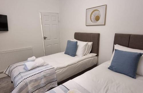 Port Talbot Casa | Contractor Base - Flexible Parking - Smart TVs in Rooms