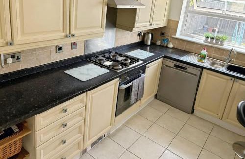 Swindon Casa | Contractor Friendly House - Sleeps upto 8
