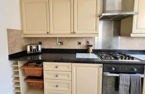 Swindon Casa | Contractor Friendly House - Sleeps upto 8