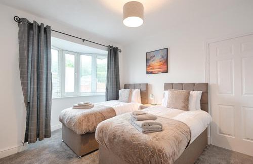 Cockett Casa | Contractor Ready - Garden - Free Parking