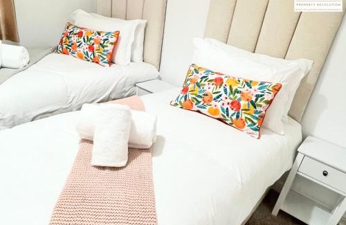 Stevenage Apartamento | Contractors 2 Bed Apartment in Stevenage near Asda By White Orchid Property Relocation Leisure & Business