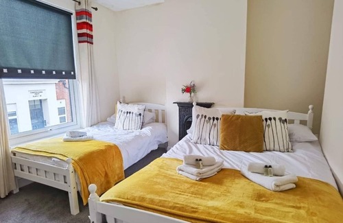 Gedling Casa | Convenient 2 bedroom house free Parking wifi