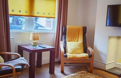 Gedling Casa | Convenient 2 bedroom house free Parking wifi