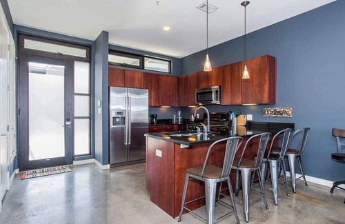 Zilker Condominio | Convenient Condo Near Zilker & Barton Springs!