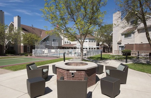 Eagan Casa | Convenient Countryside Stay, 3 Awesome Units w/ Kitchen, Pool, Free Parking