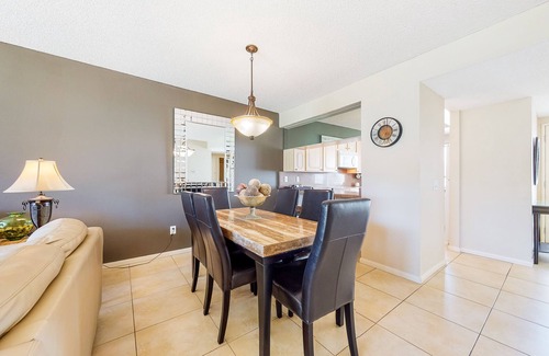 Sunrise Villas Condominio | Convenient, dog-friendly condo w/shared tennis, spa, heated pool