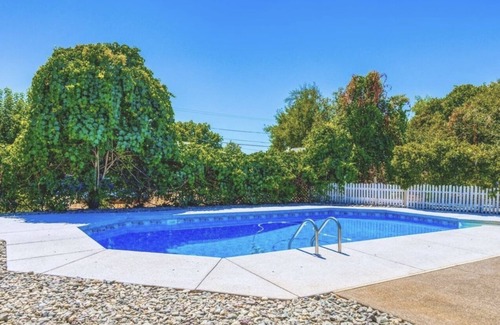 Shasta View Casa | Convenient Getaway with Pool!