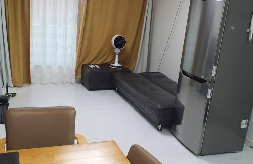Seongbuk-gu Villa | Convenient location 3-person room with living room and 2 bedrooms, 600 meters from Bogukmun Station, 5 stops to SNU Hospital, close to Korea University