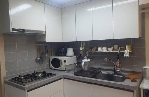 Seongbuk-gu Villa | Convenient location 3-person room with living room and 2 bedrooms, 600 meters from Bogukmun Station, 5 stops to SNU Hospital, close to Korea University