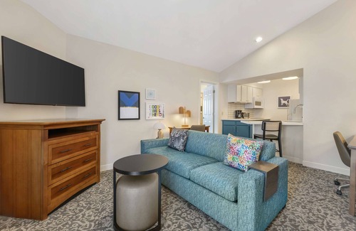 Herndon Apartamento | Convenient Location! 3 Relaxing Units, Kitchen, Pet-Friendly, Onsite Parking