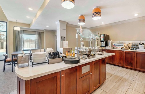 Herndon Apartamento | Convenient Location! 3 Relaxing Units, Kitchen, Pet-Friendly, Onsite Parking