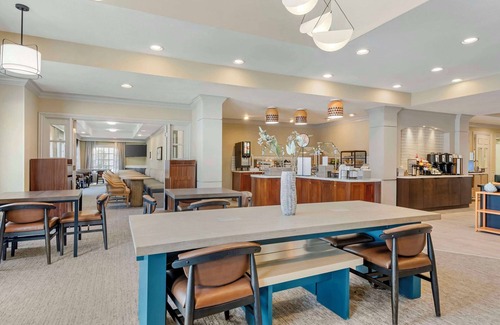 Herndon Apartamento | Convenient Location! 3 Relaxing Units, Kitchen, Pet-Friendly, Onsite Parking