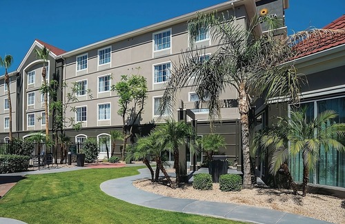 Ahwatukee Foothills Casa | Convenient Location! 4 Sleek Units, Onsite Pool, Pet-Friendly, Free Parking