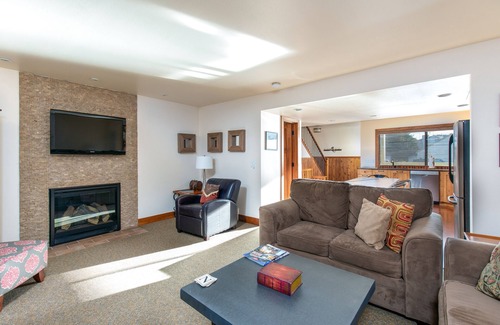 Park Meadows Casa | Condominio actualizado cerca de rutas de autobuses, HDTV, Bañera de hidromasaje, grandes ofertas!