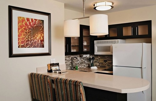 Vance Jackson Apartamento | Convenient Stay! 2 Pet-friendly Units w/ Full Kitchens, Free Breakfast!