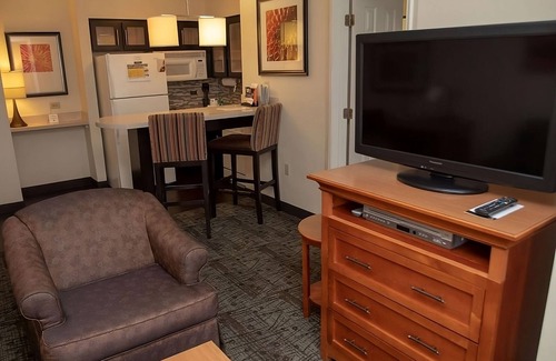 Vance Jackson Apartamento | Convenient Stay! 2 Pet-friendly Units w/ Full Kitchens, Free Breakfast!