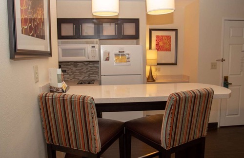 Vance Jackson Apartamento | Convenient Stay! 2 Pet-friendly Units w/ Full Kitchens, Free Breakfast!