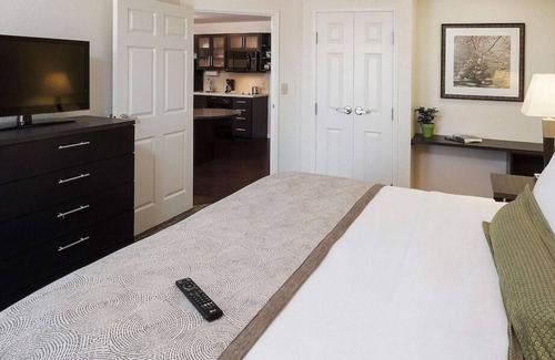 Westchase Casa | Convenient Stay! FREE Parking, Pets Allowed, Close to Alief Community Park!