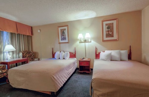 Allison Hotel | Convenient Stay w/ Satellite TV & Restaurants Nearby Along Historic Highway 66