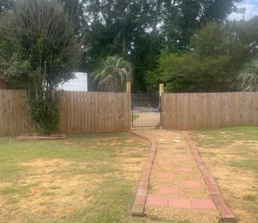 Taylorville Otro | Convenient to UA & Mercedes on private property