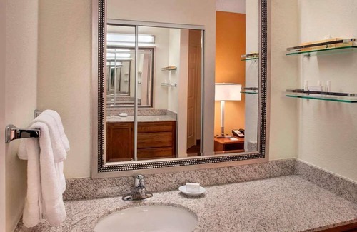 Bethlehem Complejo | Convenient Tourist Location! Free Breakfast, Kitchen, Seasonal Outdoor Pool!