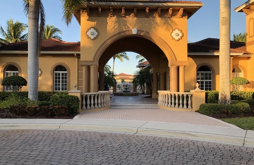Iona Condominio | Conveniently located near Fort Myers and Sanibel beaches.