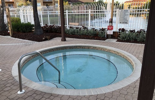Iona Condominio | Conveniently located near Fort Myers and Sanibel beaches.