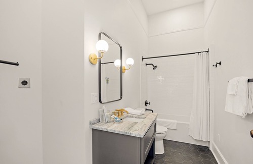 Valdosta Casa | Converse and Co at The Mckey Hotel