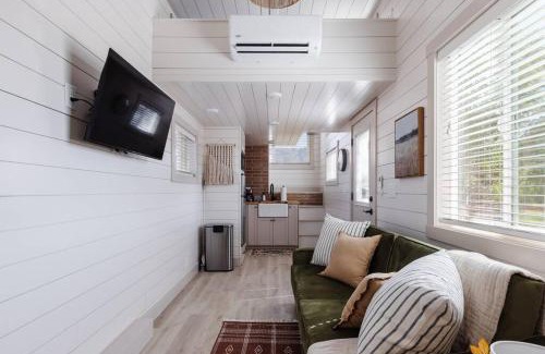 Apple Valley Casa | Convient tiny home private deck