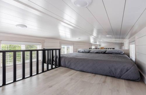 Apple Valley Casa | Convient tiny home private deck
